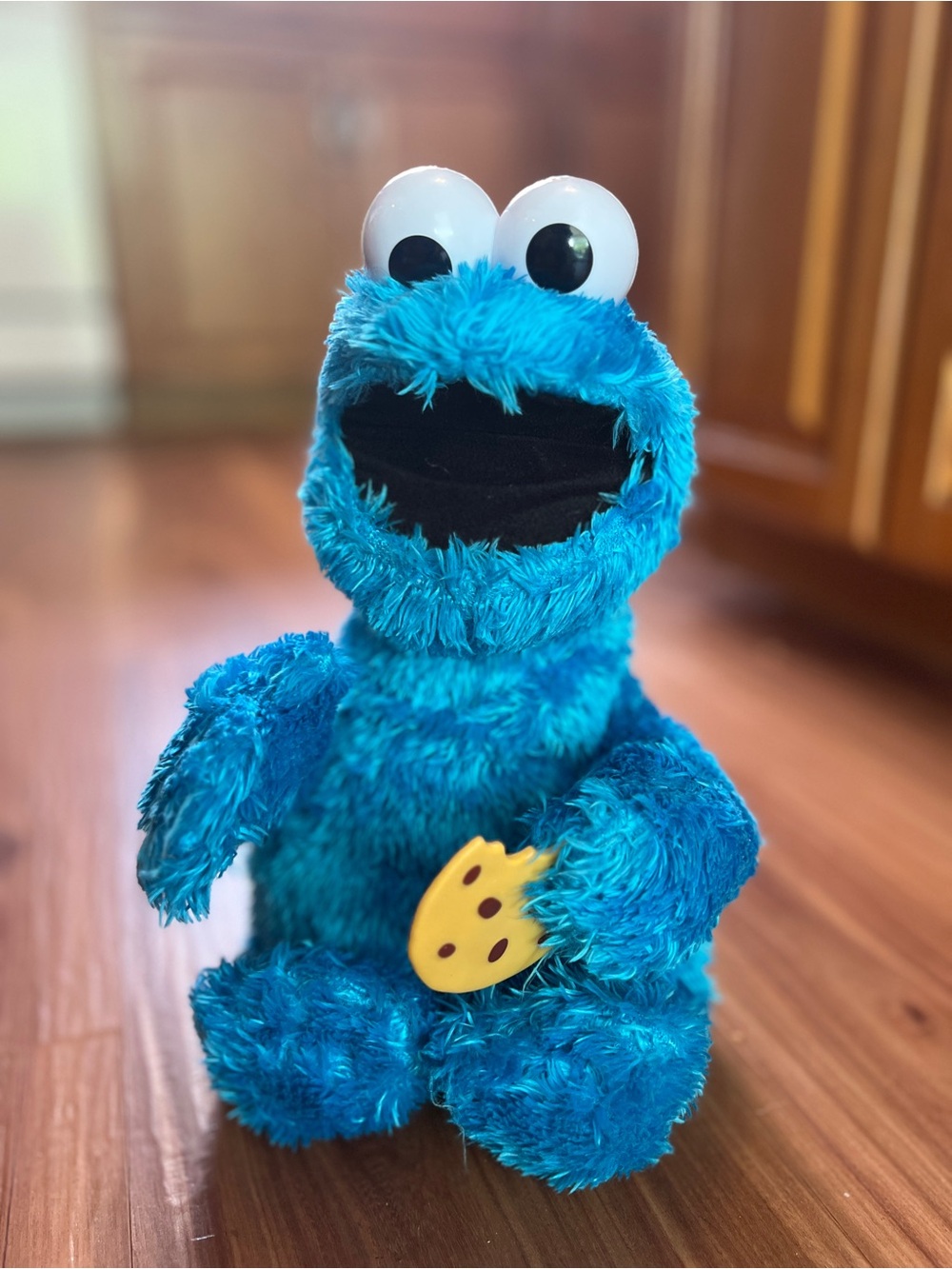 2017 Sesame Street  Talking / Shaking Cookie Monster 14in